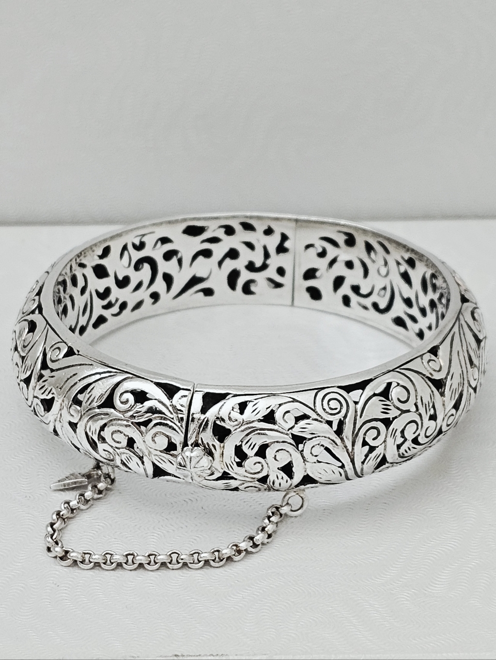 Silpada Sterling Silver Etched Cutout Floral Hinged Bangle Bracelet 57g B1829